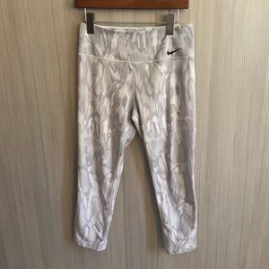 Nike Dri Fit Croped Tie Die Tights Size Medium